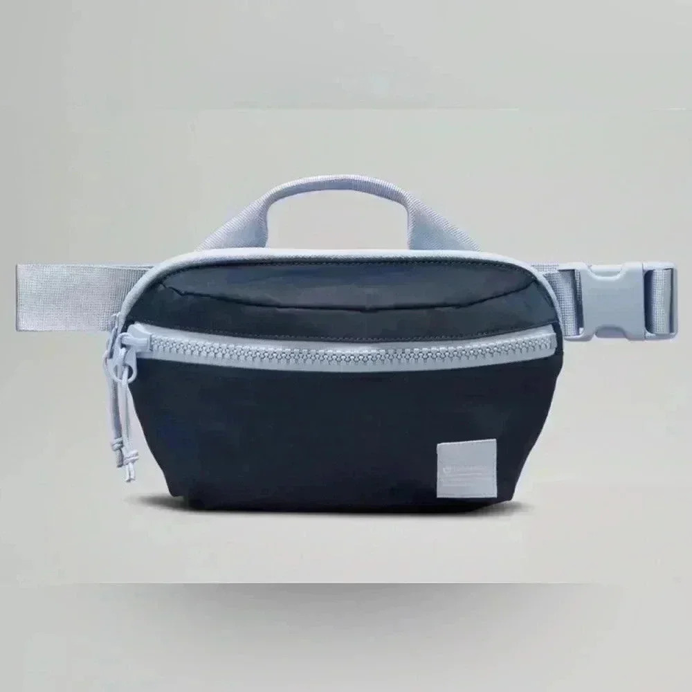 🍋 NWT Lululemon All Day Essentials Belt Bag 2.5L in True Navy/Blue Linen - Picture 7 of 7
